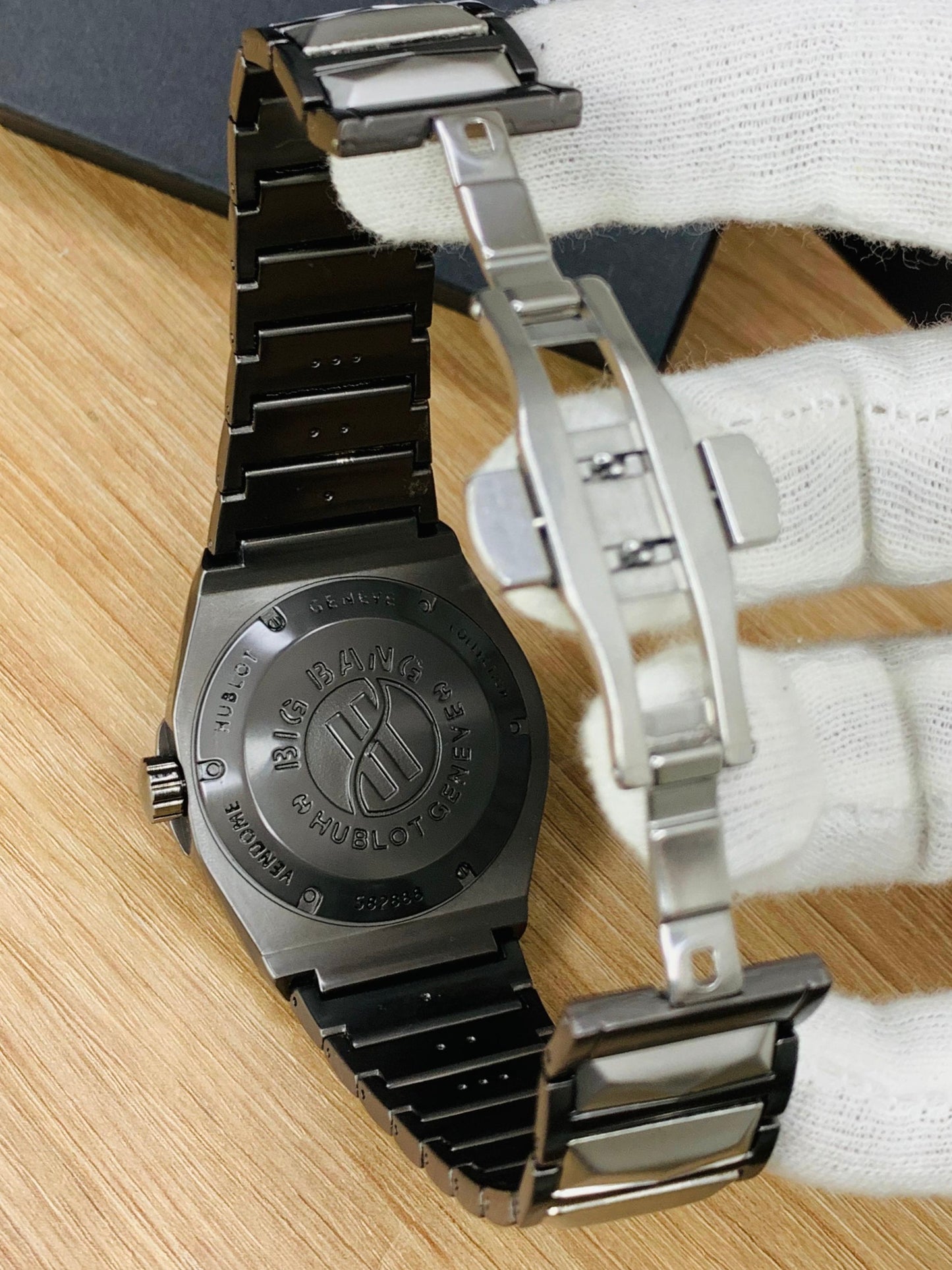 HUBLOT – Men's Watches STAINLESS STEEL DIAMOND CUT